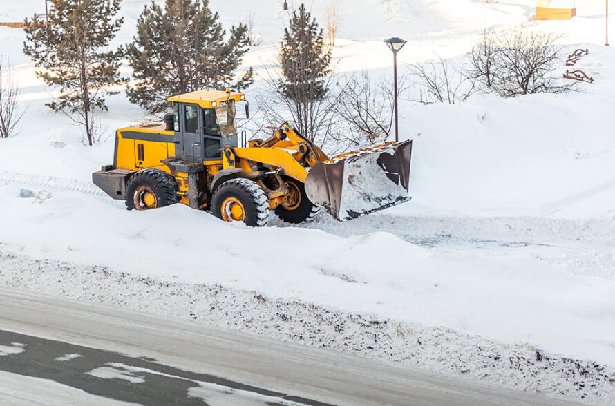 Snow-clearing-Tractor
